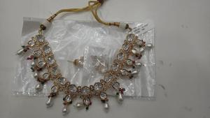 Collier ras du cou Kundan de mariée et boucles d'oreilles Jhumka serties de perles rouges diamants américains idéales pour les mariages et les vêtements de fête - Product Image 2