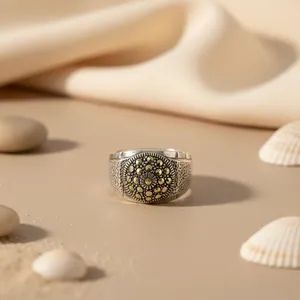 Bague statement en argent 925 avec marcassite pour femme, motif géométrique, diamants ovales taille émeraude, plaqué rhodium, taille pour promesses - Product Image 1