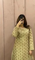 Las mujeres musulmanas usan todo Zari y encaje borde trabajo Georgette tela paquistaní Salwar traje para Eid y Ramdan mes especial