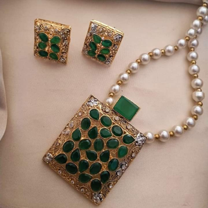 Vente flash : Parure de bijoux en or 18 carats plaqué or, style indien, avec zircon artificiel Kundan, pour fiançailles, mariages et fêtes - Product Image 3