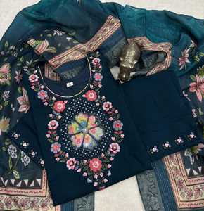 Heavy Beautiful Bollywood Design Most Trending Seda de muselina de moda con trabajo hecho a mano y trabajo de hilo Kurti Pant y Duaptta - Product Image 6