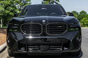 SUV de luxe haute performance d'occasion 2023 Système hybride puissant Intérieur haut de gamme et capacité AWD avancée - Product Image 4