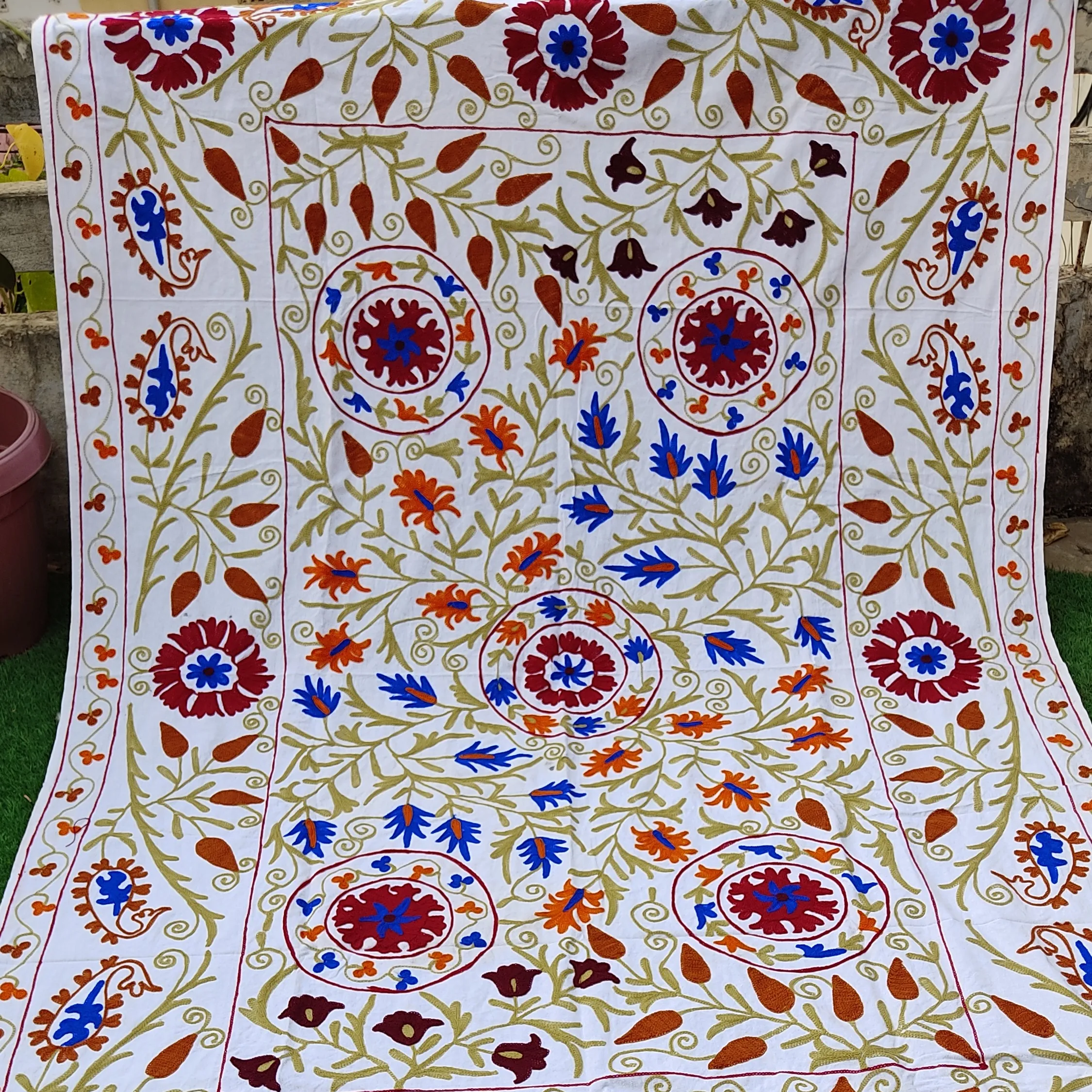 Broderie Suzani couette coloré Suzani couvre-lit indien coton drap de lit couvre-lit en vrac blanc couvre-lit Design Floral
