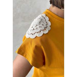 T-shirt femme à épaules en dentelle - Product Image 2