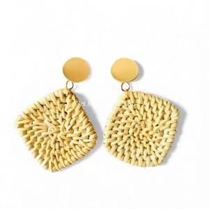 Pendientes de Ratán Natural Tejidos a Mano, Accesorios de Moda Ecológicos de Vietnam - Product Image 1