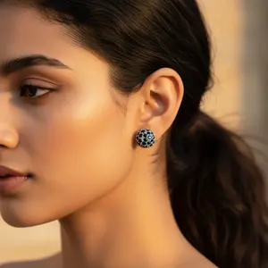 Boucles d'oreilles clous en argent 925 avec saphir noir et plaqué or, design tendance en forme de goutte pour les femmes, fiançailles ou soirée, certifiées GIA - Product Image 2