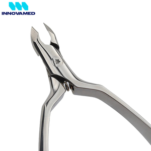 Cortacutículas de Acero Inoxidable con Punta Afilada, Cortador de Piel Muerta, Recortador de Callosidades, Herramienta para el Cuidado de Manos y Pies de Innovamed - Product Image 3