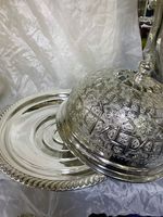 Dôme alimentaire moderne de luxe en aluminium, forme ronde, idéal pour la cuisine et l'exposition élégante des desserts, fait main