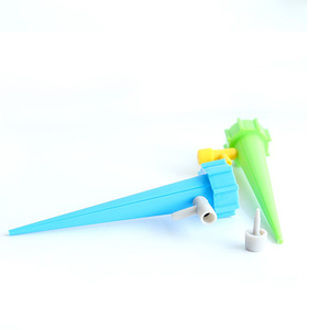 <span class=keywords><strong>Goutteur</strong></span> de <span class=keywords><strong>bouteille</strong></span> de dispositif de goutte à goutte d'auto-arrosage en <span class=keywords><strong>plastique</strong></span> réglable pour système d'auto-irrigation par goutte à goutte - Product Image 3