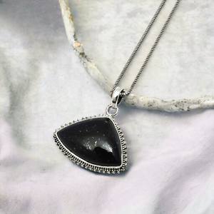 Trillion Shape Black Tourmaline Gemstone Classy Pendant 925 Sterling Silver Joyería hecha a mano Precio al por mayor Proveedor a granel India - Product Image 2