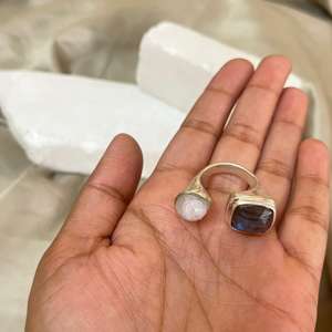 Anillo de piedra lunar de labradorita de latón ajustable anillo de piedra doble abierto para mujer joyería de declaración hecha a mano al por mayor - Product Image 4