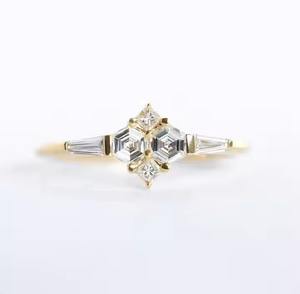 Bague originale en forme de grappe de diamants Moissanite Design hexagonal Diamants de baguette latérale Bague de bride solitaire en or jaune 14 carats pour cadeaux - Product Image 4