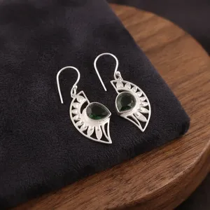 Niharika Gems Boucles d'oreilles pendantes bohèmes en argent sterling 925 pour femme, design géométrique, tourmaline verte sertie en clos, faites à la main - Product Image 2