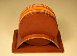 Posavasos de cuero con estilo con acabado artesanal y textura suave para uso a largo plazo en cualquier interior elegante - Product Image 4