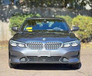 บีเอ็มดับเบิลยู ซีรีส์ 3 รุ่น 330i xDrive AWD ปี 2023 สีเทาสวยงาม รถมือสอง พร้อมหลังคาซันรูฟ สตาร์ทเครื่องยนต์จากระยะไกล เบาะหนัง ล้อแม็กซ์ ระบบนำทาง - Product Image 1