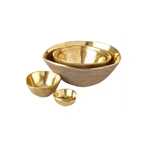 Bol de service en laiton de conception ornée durable pour servir des repas avec style et améliorer la décoration intérieure avec un attrait classique - Product Image 1