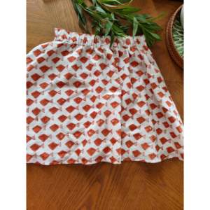 กระโปรงพลีท Fintastic เอวยางยืด เนื้อผ้าชีฟองผสมขนสัตว์ นุ่ม ระบายอากาศได้ดี ไซส์พลัส ทรงตรง ตกแต่งลายปัก พิมพ์ลาย ผ้าเดนิม - Product Image 1