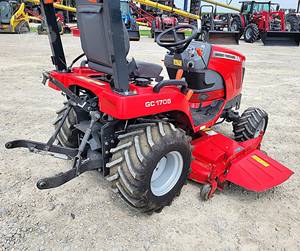 Compre un tractor Massey Ferguson GC1705 4WD de 23 hp de color rojo para trabajos multipropósito. - Product Image 1