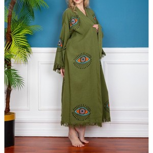 Kimono long pour femme, doux et léger, avec un drapé décontracté, conçu pour un style décontracté, élégant et contemporain - Product Image 1