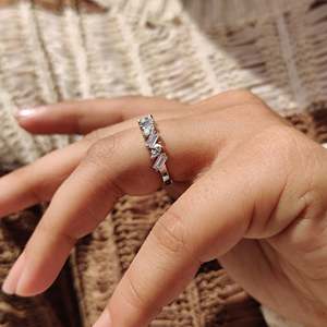 Bague de fiançailles et alliance classique en moissanite taille marquise et baguette, diamant alternant, 3/4 éternité, anniversaire et fête - Product Image 5