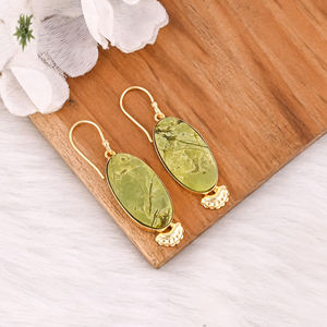 Pendientes de Latón Hechos a Mano con Baño de Oro y Ópalo Verde para Atuendos Diarios, Pendientes de Latón Modernos para Eventos Especiales - Product Image 2