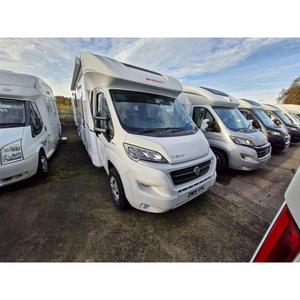 Autocaravana Usada Dethleffs Trend 7057 con Transmisión Manual de 6 Velocidades, 15,000 Millas, Cama Fija Tipo Isla - Product Image 3