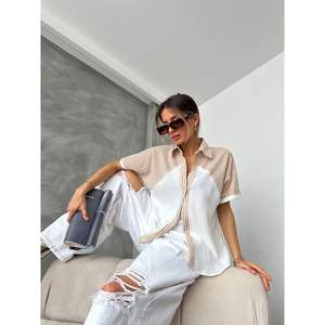 Camisas de Mujer Topshow con Detalle de Rayas de Piedras y Manga Caída - Blusas al por Mayor - Product Image 3