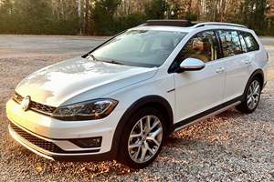 Volkswagen Golf Alltrack S E L 2018 Usado, 1 Dueño, Turbo de 4 Cilindros, Tracción en las Cuatro Ruedas, Interior Marrón Marrakesh, Sin Modificar - Product Image 3