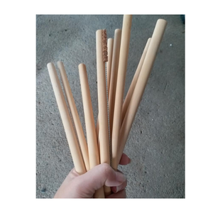 Pailles d'herbe élégantes et durables qui sont parfaites pour toute boisson - Product Image 1