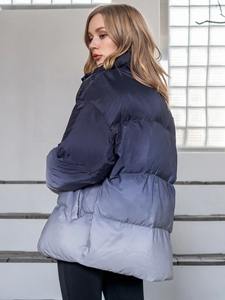 Veste rembourrée de haute qualité pour femmes personnalisée conçue en satin respirant bulle nouvelle impression de sublimation surdimensionnée élégante - Product Image 2