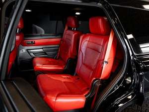 Maravillosa Camioneta Usada Negra 2025 para Sequoia TRD Pro Híbrida 4WD con Llantas de Aleación, Asientos de Cuero Claro, Sistema de Navegación y Techo Solar Panorámico - Product Image 6