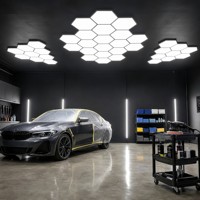 Plafonnier LED modulaire hexagonal pour garage de detailing automobile et atelier
