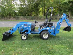 Tracteur compact LS avec chargeur frontal et pelle arrière, moteur essence, 4x4, conception à couple élevé - Product Image 6