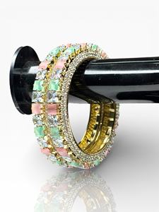 ชุดกำไลข้อมือมุกทรงสี่เหลี่ยมหลากสีสัน ดีไซน์คลาสสิกหรูหรา ประดับขอบเพชร ชุบทอง 18K ขัดเงา ราคาขายส่ง - Product Image 4