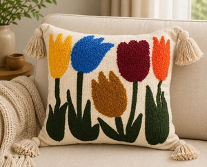 Coussin décoratif brodé en coton fait main, garnissage 100% coton, motif fleur de tulipe multicolore, amovible et lavable pour canapé et lit - Product Image 1