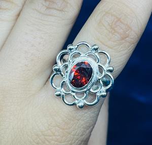 ทำด้วยมือของผู้หญิง925แหวนเงินสเตอร์ลิงแท้กับโกเมนธรรมชาติเครื่องประดับเงินรูปไข่ตัดรูปวงรีทำด้วยมือที่สง่างาม - Product Image 1