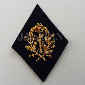 Parches Textiles Bordados a Mano con Hilo 3D Personalizados al por Mayor, Insignias Brillantes Bordadas en Tela de Lona para Uniformes - Product Image 2