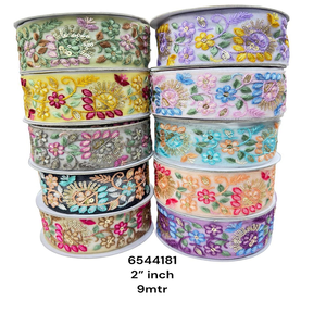 Fleurs sur mesure brodées en neuf couleurs sur tissu de base noir à des fins diverses en taille de 2 pouces de largeur pour la vente - Product Image 5