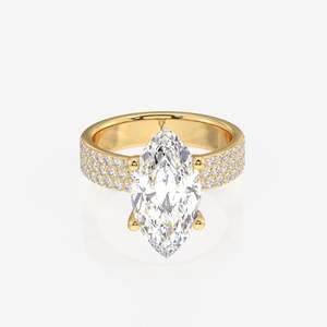 แหวนทอง 18K ประดับเพชรทรงมาร์คีส์ 3 เม็ด ฝังแบบ Bezel Setting เครื่องประดับชั้นดีสำหรับงานหมั้น ความใสระดับ VS ได้รับการรับรองจาก IGI - Product Image 1