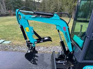 LIVRAISON GRATUITE AGT QH13R MINI-EXCAVATEUR 13,5 CV Lame de Remblai 39 pouces Godet 15 pouces Entièrement Cablé Ventilateur EPA CE Auxiliaire Plombé - Product Image 4