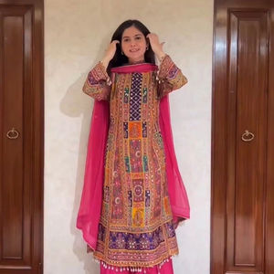 ชุดสูท Palazzo สีดำสำหรับผู้หญิงพิมพ์ลายดิจิทัลพร้อมกระจกทำด้วยมือจริงผ้าจอร์เจียฟัซน้อยลงสำหรับงานปาร์ตี้ - Product Image 1