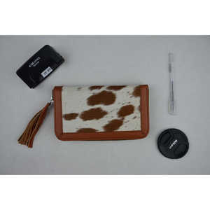 Cartera Pequeña de Cuero Vacuno Genuino LAXURA para Mujer, Producto Elegante y con Estilo - Product Image 1