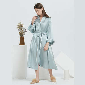 Ensemble de vêtements de nuit pour femmes de style moderne en deux pièces pour un sommeil doux et confortable - Product Image 1