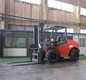 Montacargas Todoterreno Diésel Contrapesado de 5 Toneladas para Uso en Construcción y Agricultura - Product Image 2