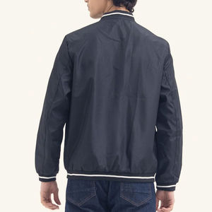 แจ็คเก็ตกันลมผู้ชายแบบสั่งทำพิเศษ สำหรับกิจกรรมกลางแจ้ง ฤดูหนาว กันน้ำ ผลิตจากผ้ารักษ์โลก มีฮู้ด น้ำหนักเบา - Product Image 2