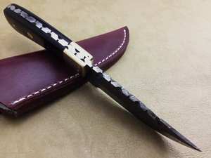 Cuchillo de Caza Artesanal de Acero de Damasco para Exteriores con Mango de Madera y Funda de Cuero, OEM Disponible para Revendedores - Product Image 2