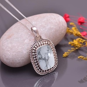 Colgante de joyería de boda de Plata de Ley 925 hecho a mano con piedra preciosa de corte princesa howlita para novias Collar de plata estampado - Product Image 2