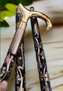 Canne de marche en bois sculptée à la main, style vintage, poignée en laiton - Product Image 5