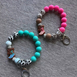 Porte-clés fait main avec perles en bois et anneau en acier inoxydable | Porte-clés coloré en perles de bois et acier inoxydable | VRNQ - Product Image 1
