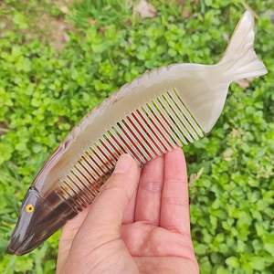 Peine de Cuerno de Búfalo Personalizable de Alta Demanda para Mujeres y Hombres por Tradebit - Product Image 4